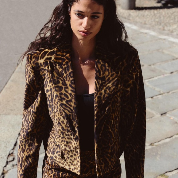 Zara brand brew with tags blazer size XS, paid 150$ plus shipping, stunning 🤩 - Picture 2 of 11